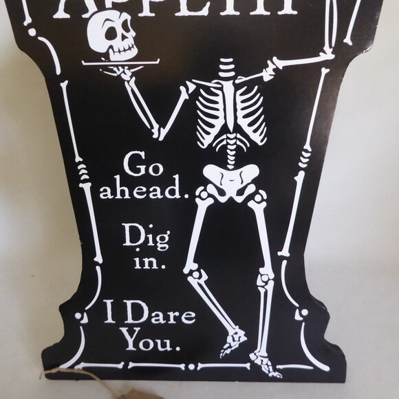 NEW 16” CRADLE TO GRAVE CURIOSITIES HALLOWEEN BONE APPETIT BUFFET TABLE SIGN - Picture 3 of 7